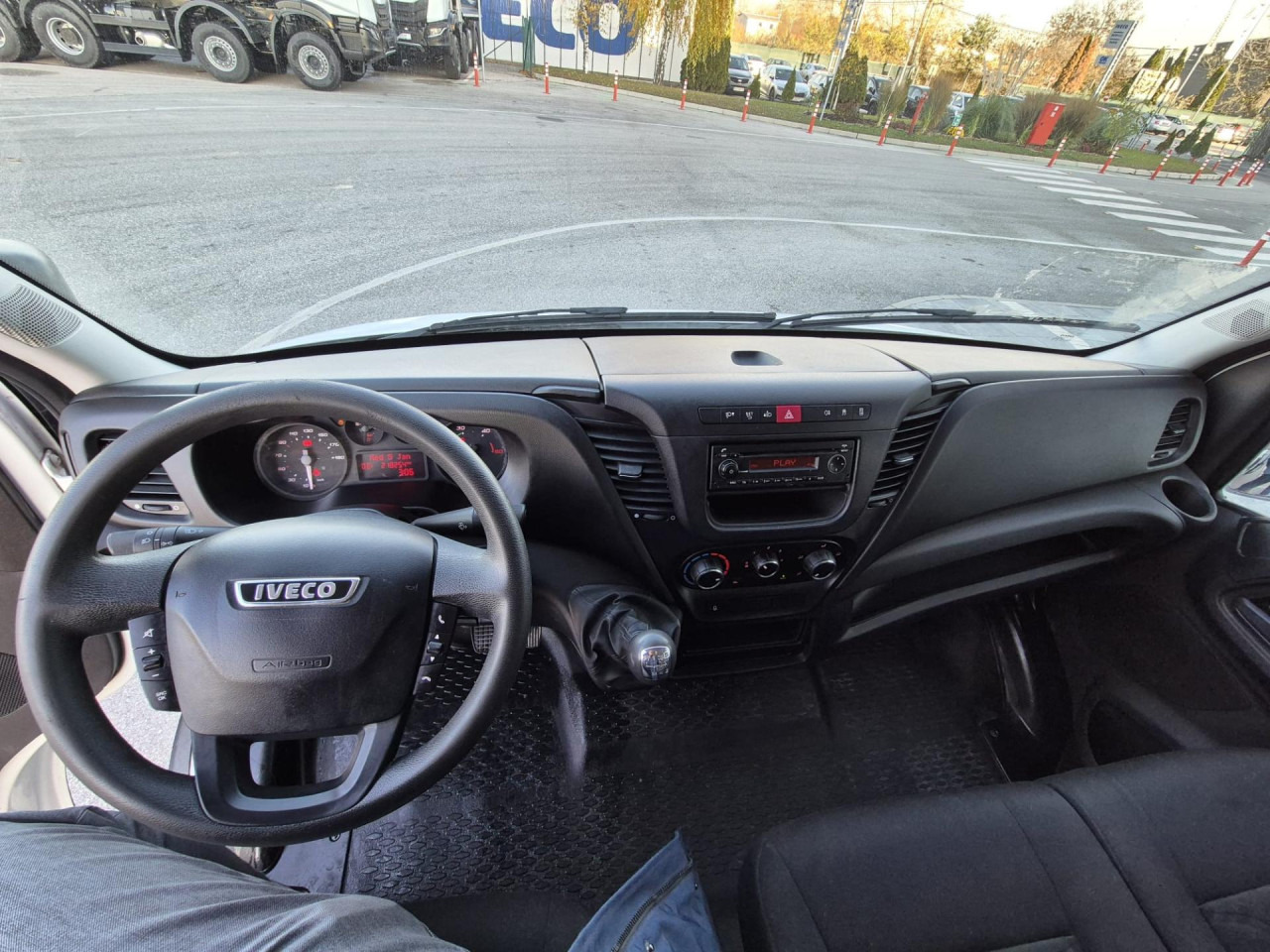 IVECO DAILY35C13V12m3 - Пассажирский фургон: фото 2 IVECO DAILY35C13V12m3 - Пассажирский фургон: фото 2