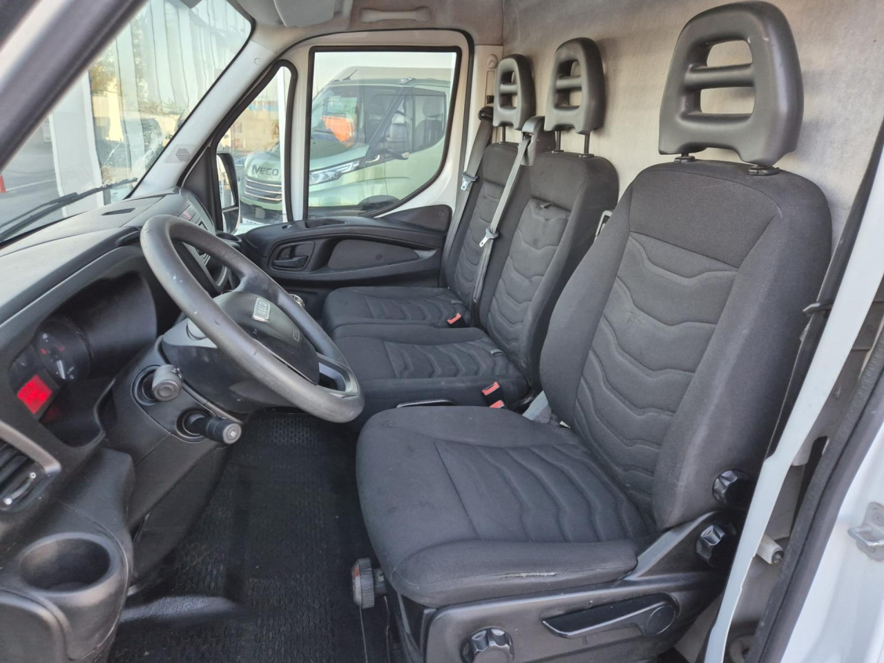 IVECO DAILY35C13V12m3 - Пассажирский фургон: фото 3 IVECO DAILY35C13V12m3 - Пассажирский фургон: фото 3