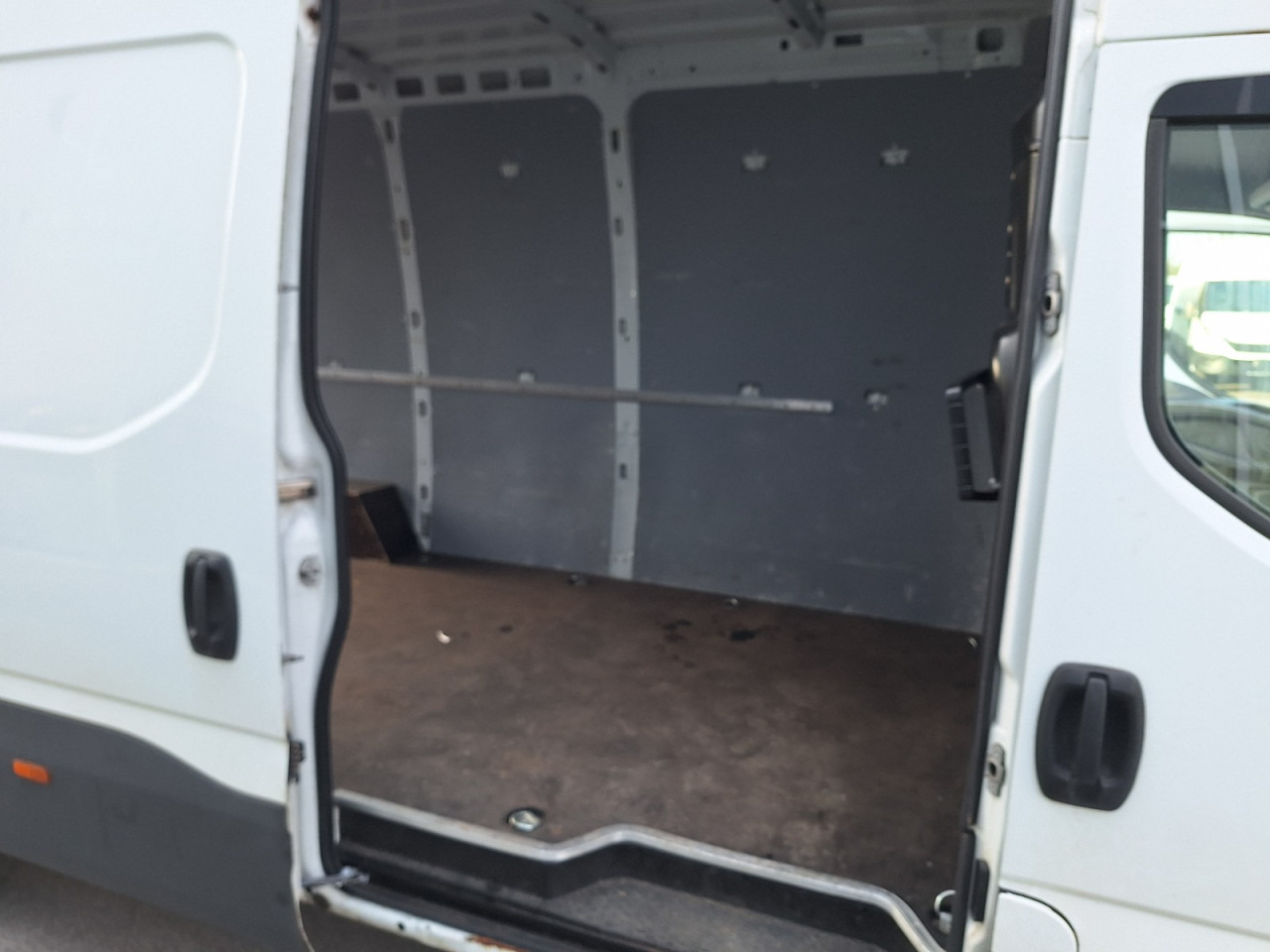 IVECO Daily 35S14 16m3 - Цельнометаллический фургон: фото 3 IVECO Daily 35S14 16m3 - Цельнометаллический фургон: фото 3