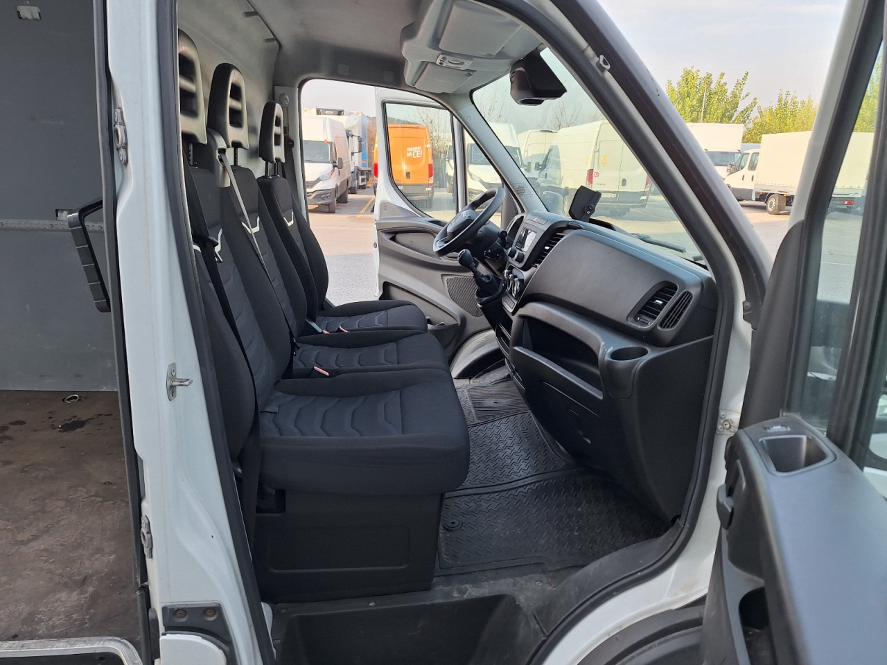 IVECO Daily 35S14 16m3 - Цельнометаллический фургон: фото 5 IVECO Daily 35S14 16m3 - Цельнометаллический фургон: фото 5