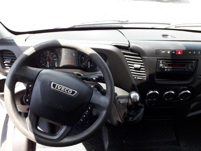 IVECO 35S15V - Цельнометаллический фургон: фото 2 IVECO 35S15V - Цельнометаллический фургон: фото 2