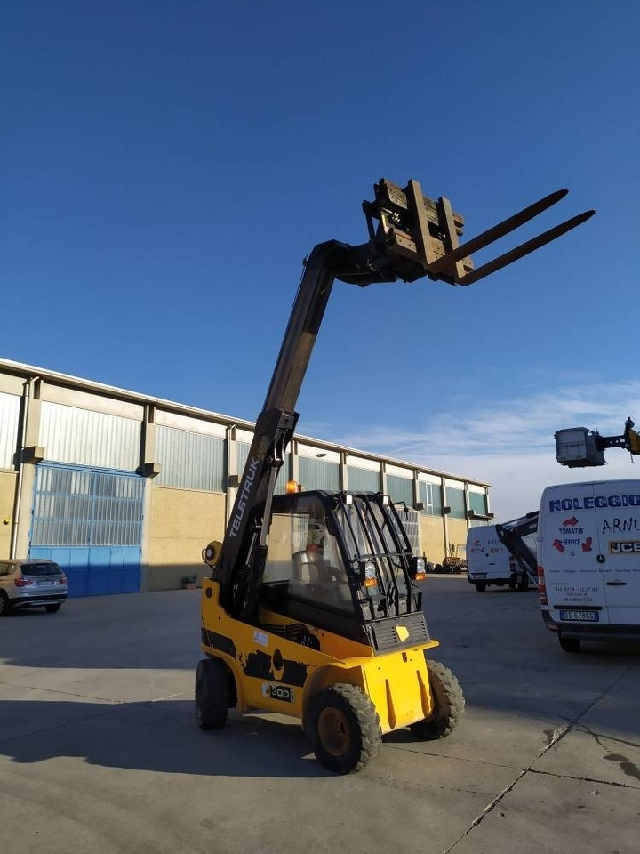 JCB TLT 30 - Телескопический погрузчик: фото 1 JCB TLT 30 - Телескопический погрузчик: фото 1