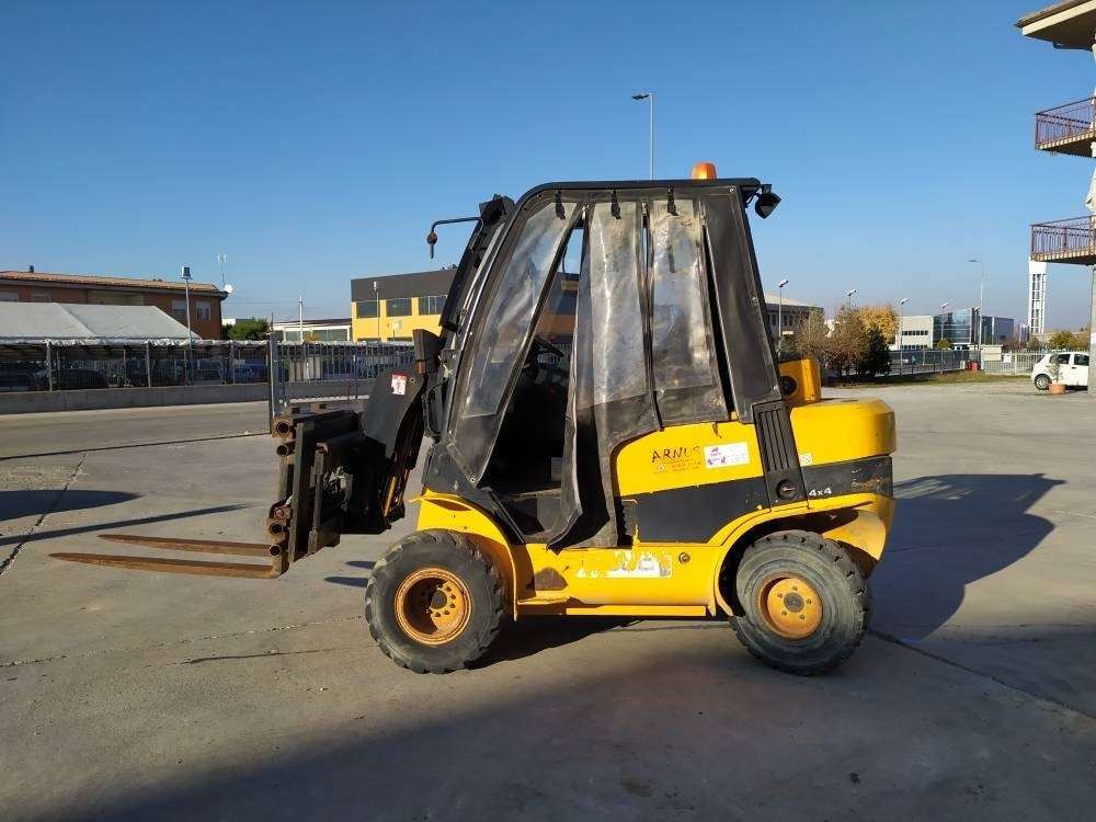 JCB TLT 30 - Телескопический погрузчик: фото 2 JCB TLT 30 - Телескопический погрузчик: фото 2