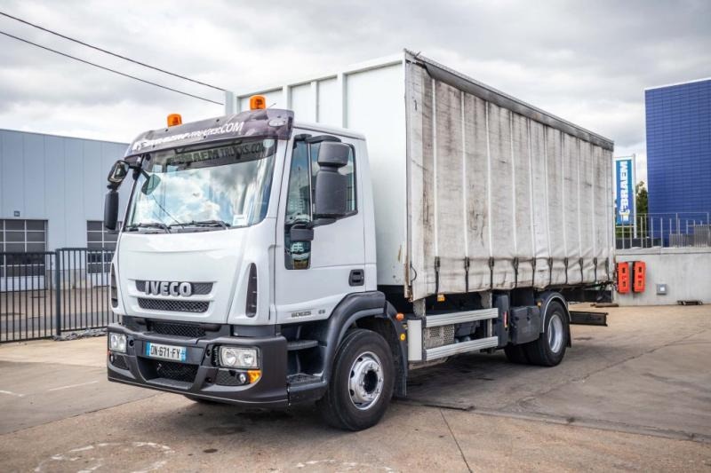 Iveco EUROCARGO 160E25 - Тентованный грузовик: фото 1 Iveco EUROCARGO 160E25 - Тентованный грузовик: фото 1