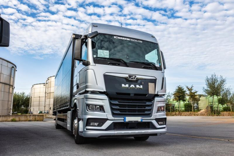 MAN TGX 18.400 XLX+HAYON - Тентованный грузовик: фото 2 MAN TGX 18.400 XLX+HAYON - Тентованный грузовик: фото 2