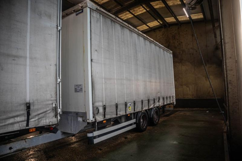 ROBUSTE-KAISER GRAND VOLUME+TOIT DECOUVRABLE - Тентованный прицеп: фото 1 ROBUSTE-KAISER GRAND VOLUME+TOIT DECOUVRABLE - Тентованный прицеп: фото 1