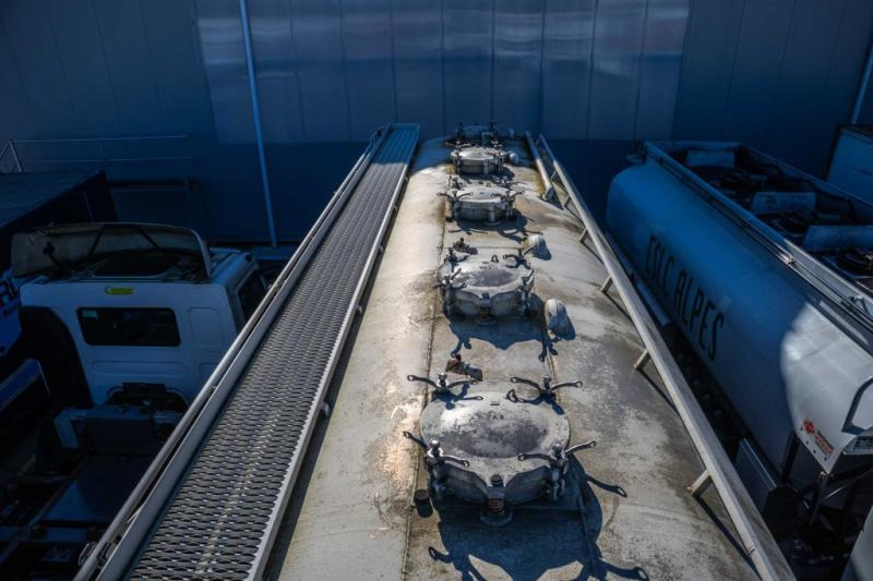 Renault PREMIUM 320 DXI+CITERNE ALIMENTAIRE ( engine problem) - Грузовик-цистерна: фото 5 Renault PREMIUM 320 DXI+CITERNE ALIMENTAIRE ( engine problem) - Грузовик-цистерна: фото 5