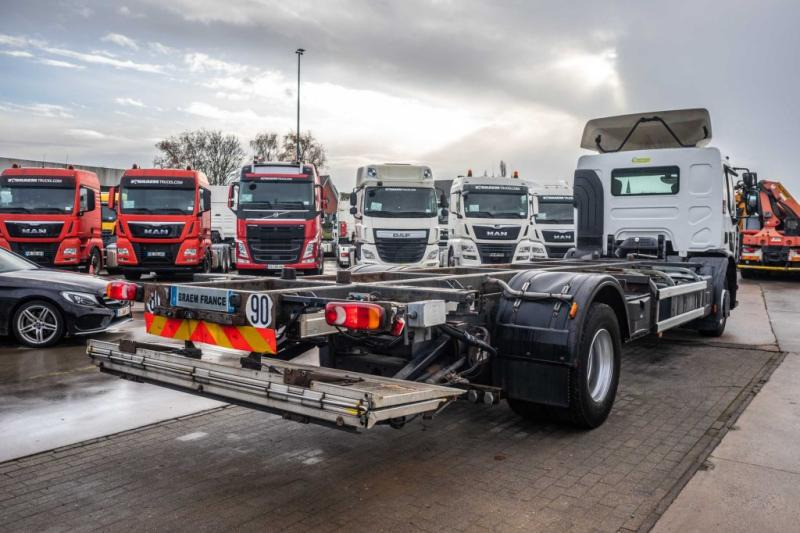 Renault PREMIUM D WIDE 320 DXI - Грузовик-контейнеровоз/ Сменный кузов: фото 3 Renault PREMIUM D WIDE 320 DXI - Грузовик-контейнеровоз/ Сменный кузов: фото 3