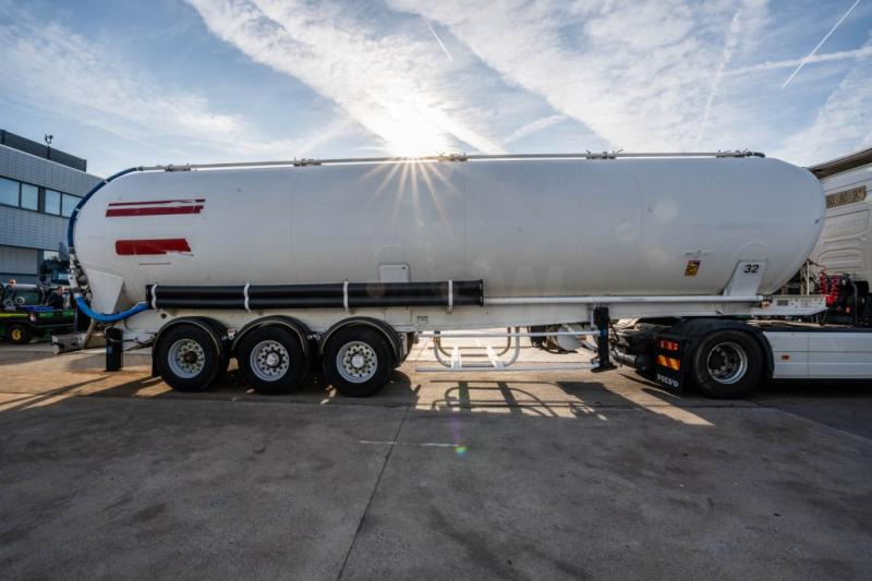 Spitzer SK2458 CAL 60m3 - Полуприцеп цистерна для сыпучих грузов: фото 3 Spitzer SK2458 CAL 60m3 - Полуприцеп цистерна для сыпучих грузов: фото 3