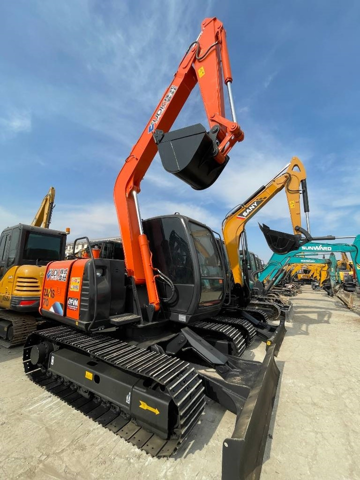 Hitachi ZX 70 - Мини-экскаватор: фото 3 Hitachi ZX 70 - Мини-экскаватор: фото 3