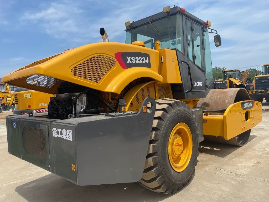 XCMG XS 223 J - Компактор: фото 4 XCMG XS 223 J - Компактор: фото 4