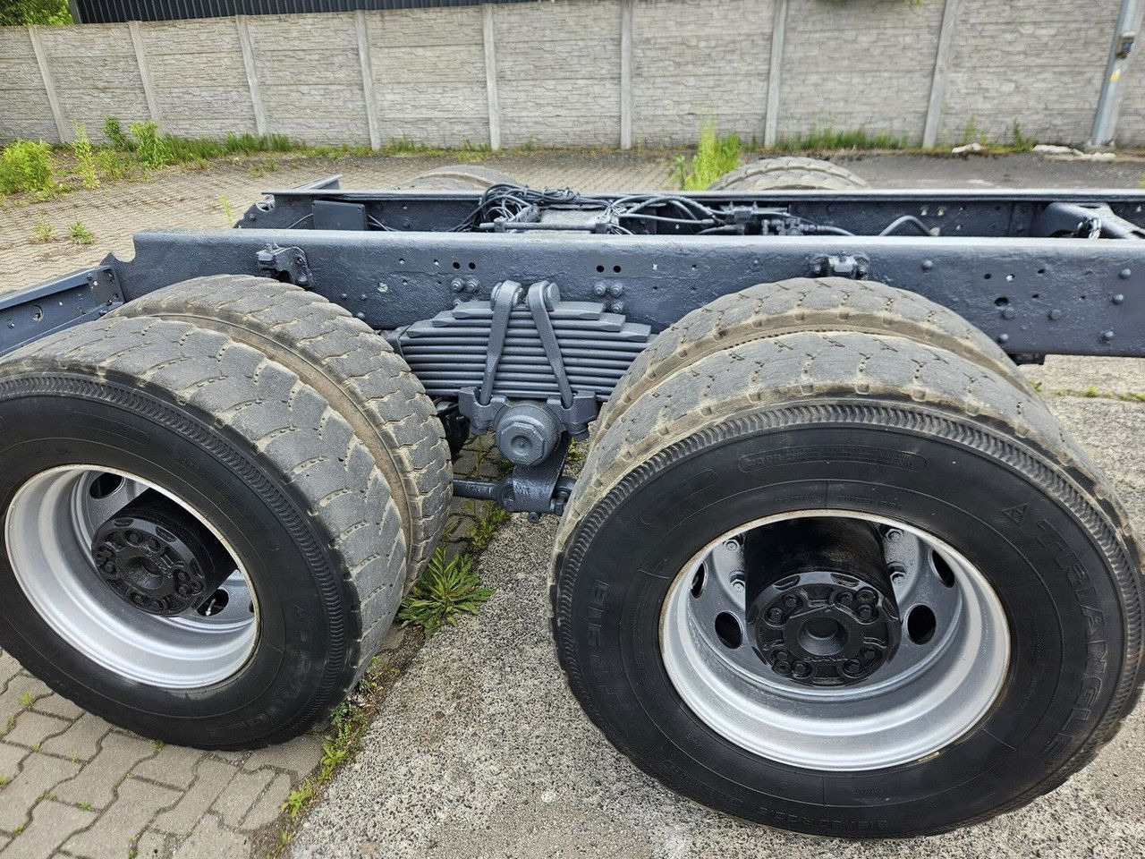 Scania 144 530 6X4 Manual Pump AND Injectros - Full Sprin G - Грузовик-шасси: фото 4 Scania 144 530 6X4 Manual Pump AND Injectros - Full Sprin G - Грузовик-шасси: фото 4