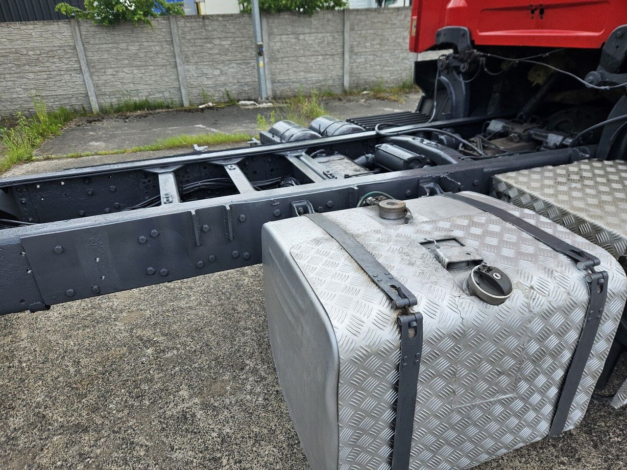 Scania 144 530 6X4 Manual Pump AND Injectros - Full Sprin G - Грузовик-шасси: фото 3 Scania 144 530 6X4 Manual Pump AND Injectros - Full Sprin G - Грузовик-шасси: фото 3