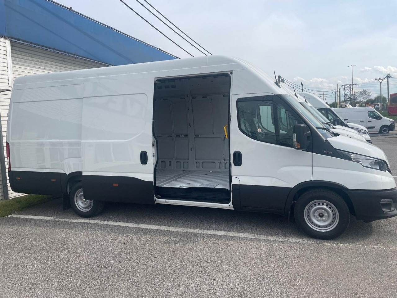 Iveco DAILY VAN, 3.0 D 176k, 35S18H V Evolution H3 - Цельнометаллический фургон: фото 5 Iveco DAILY VAN, 3.0 D 176k, 35S18H V Evolution H3 - Цельнометаллический фургон: фото 5