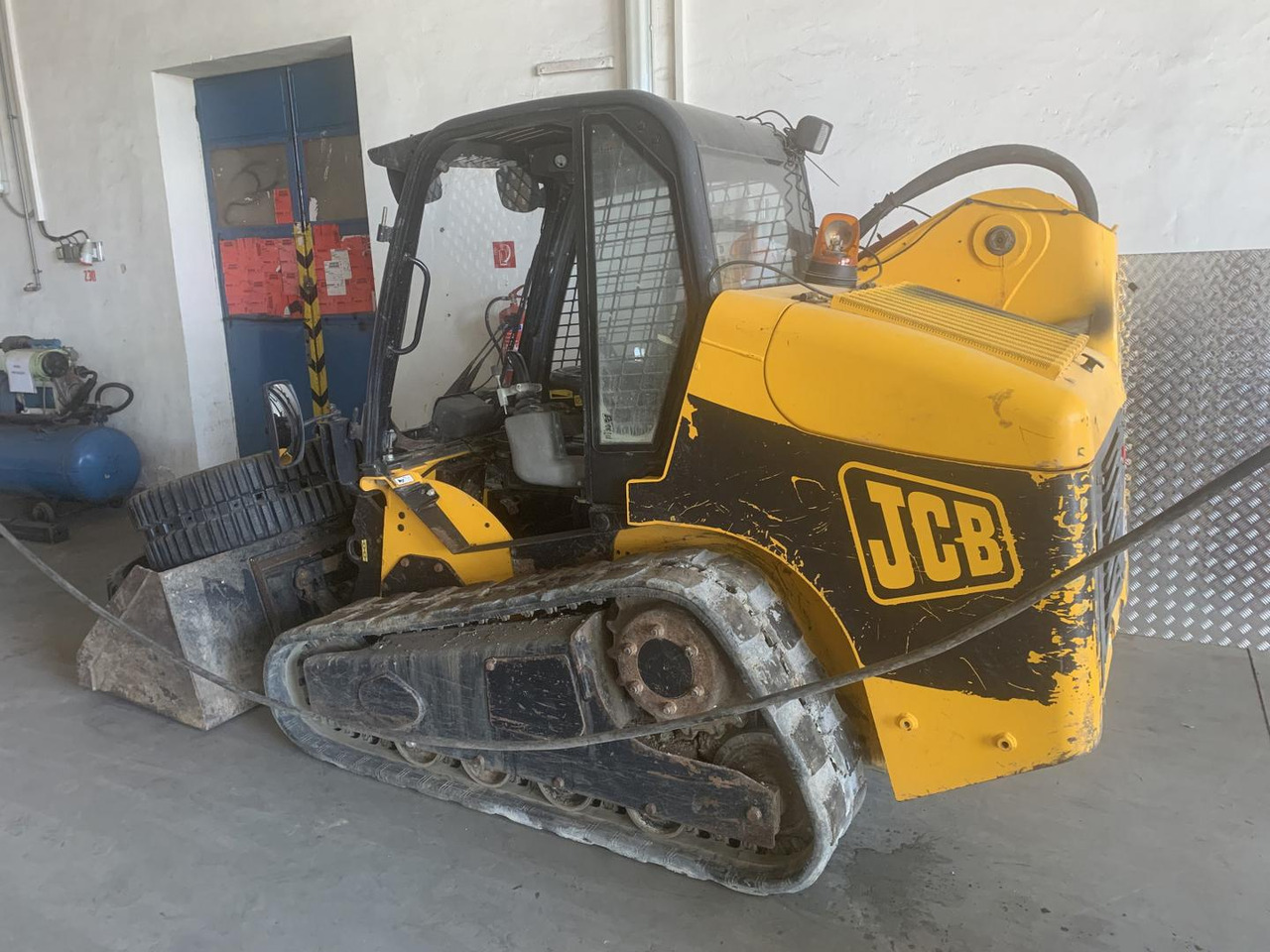 JCB 190T, 46kW, Pásový nakladač - Мини-погрузчик с бортовым поворотом: фото 4 JCB 190T, 46kW, Pásový nakladač - Мини-погрузчик с бортовым поворотом: фото 4