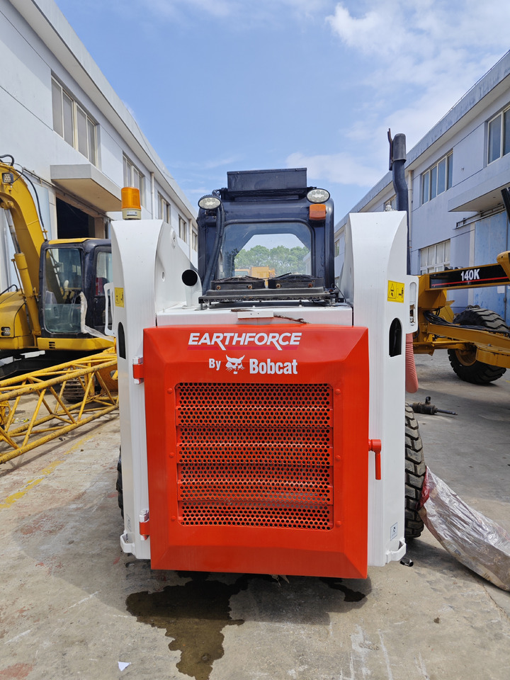 Bobcat S300 - Мини-погрузчик с бортовым поворотом: фото 5 Bobcat S300 - Мини-погрузчик с бортовым поворотом: фото 5