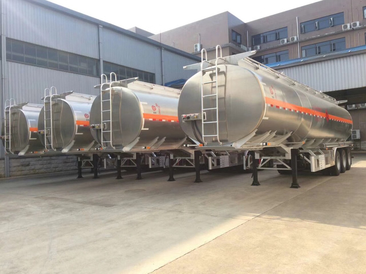 JSIE JSIE9400FT - Полуприцеп-цистерна: фото 1 JSIE JSIE9400FT - Полуприцеп-цистерна: фото 1