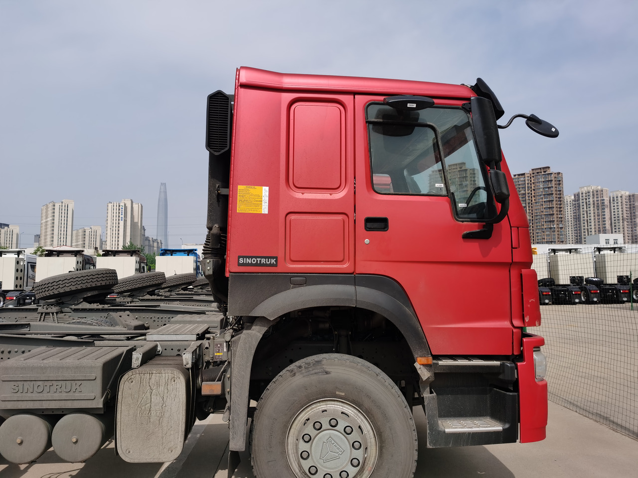 SINOTRUK ZZ4257V3247B - Тягач: фото 3 SINOTRUK ZZ4257V3247B - Тягач: фото 3