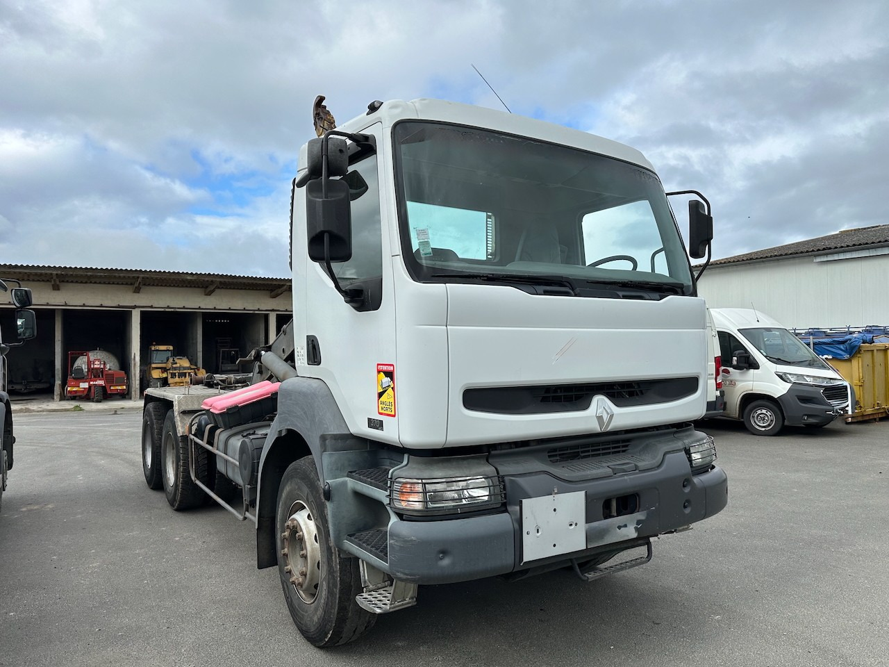 RENAULT KERAX 370 DCI - Крюковой мультилифт: фото 2 RENAULT KERAX 370 DCI - Крюковой мультилифт: фото 2