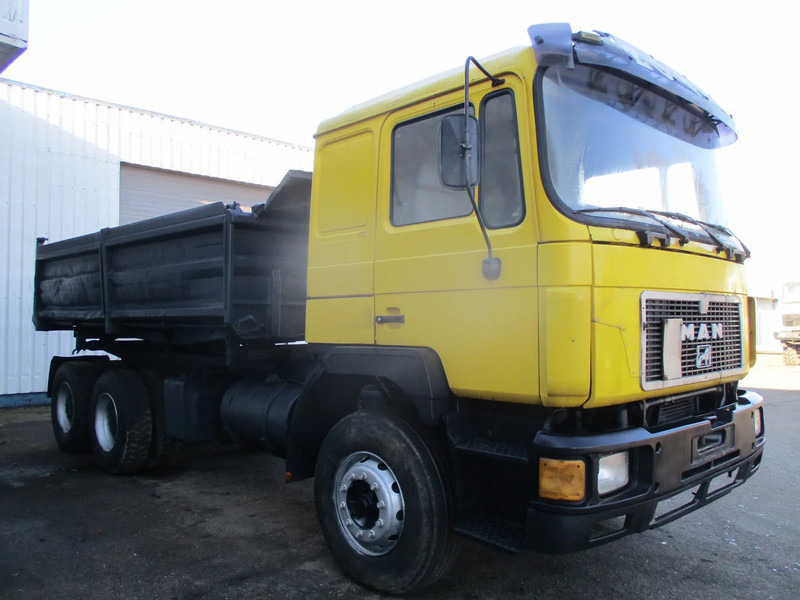 MAN 26.402 6x4 , ZF Manual , Retarder , 3 Way tipper , Spring suspension - Самосвал: фото 4 MAN 26.402 6x4 , ZF Manual , Retarder , 3 Way tipper , Spring suspension - Самосвал: фото 4