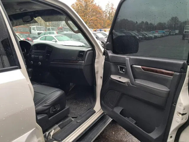 Легковой автомобиль Mitsubishi Pajero GLS 3.5 - V6 , 4x4 , 7 Pers., Full Option: фото 16 Легковой автомобиль Mitsubishi Pajero GLS 3.5 - V6 , 4x4 , 7 Pers., Full Option: фото 16