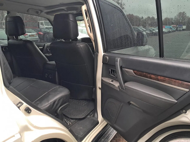 Легковой автомобиль Mitsubishi Pajero GLS 3.5 - V6 , 4x4 , 7 Pers., Full Option: фото 18 Легковой автомобиль Mitsubishi Pajero GLS 3.5 - V6 , 4x4 , 7 Pers., Full Option: фото 18