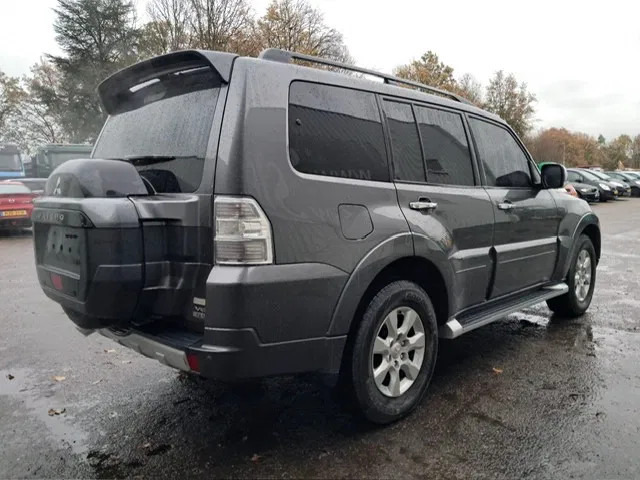 Mitsubishi Pajero GLS 3.5 - V6 , 4x4 , 7 Pers., Full Option - Легковой автомобиль: фото 3 Mitsubishi Pajero GLS 3.5 - V6 , 4x4 , 7 Pers., Full Option - Легковой автомобиль: фото 3