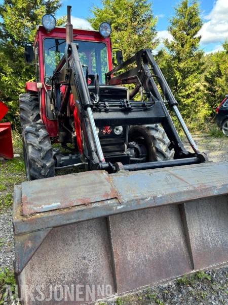 1981 Massey Ferguson 265 MVA FRI Igland pallegaffel SKUFFE Hydraulisk toppstag - Трактор: фото 2 1981 Massey Ferguson 265 MVA FRI Igland pallegaffel SKUFFE Hydraulisk toppstag - Трактор: фото 2