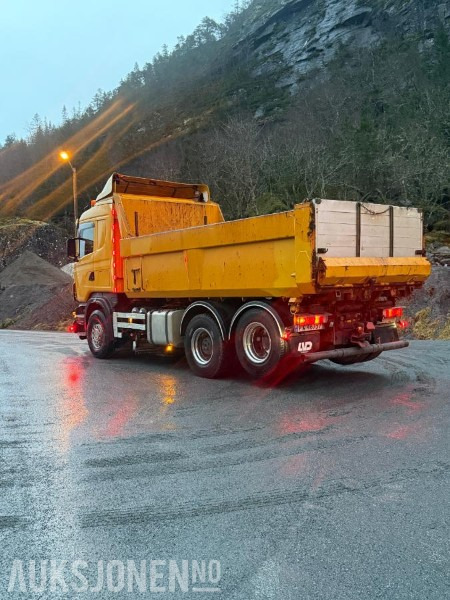 2005 Scania R500 CB 6X2 HNZ med underliggende skjær og brøytehydraulikk - Самосвал: фото 2 2005 Scania R500 CB 6X2 HNZ med underliggende skjær og brøytehydraulikk - Самосвал: фото 2