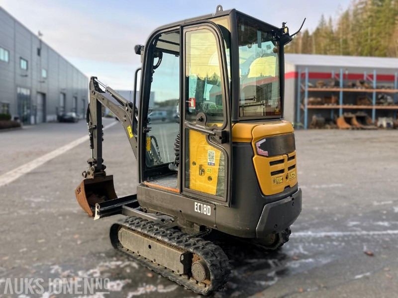 2017 VOLVO EC18D MINIGRAVER 1790 KG SMP GRAVESKUFFE 2358 TIMER - Мини-экскаватор: фото 4 2017 VOLVO EC18D MINIGRAVER 1790 KG SMP GRAVESKUFFE 2358 TIMER - Мини-экскаватор: фото 4