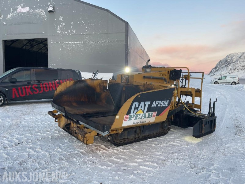 2019 Cat AP255E Beltegående asfaltutlegger, kun 1655 timer ! - Строительное оборудование: фото 1 2019 Cat AP255E Beltegående asfaltutlegger, kun 1655 timer ! - Строительное оборудование: фото 1