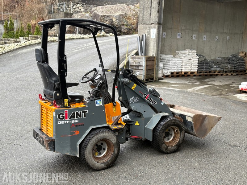2021 Giant D204SW Kompaktlaster / hjullaster / minihjullaster - Мини-погрузчик с бортовым поворотом: фото 3 2021 Giant D204SW Kompaktlaster / hjullaster / minihjullaster - Мини-погрузчик с бортовым поворотом: фото 3