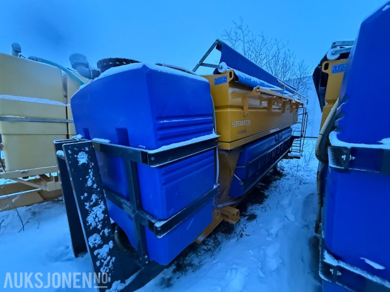 2018 Schmidt Stratos B120-42 VCLN-490 Lava spreder på krokramme. - Грузовик: фото 1 2018 Schmidt Stratos B120-42 VCLN-490 Lava spreder på krokramme. - Грузовик: фото 1