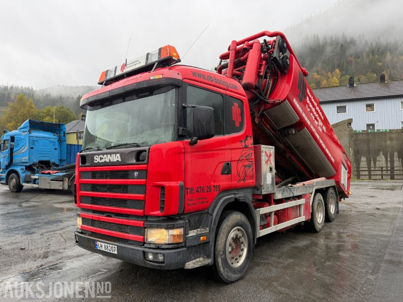1999 Scania R124 Spyle/sugebil med Korp&Son påbygg - Коммунальная/ Специальная техника: фото 1 1999 Scania R124 Spyle/sugebil med Korp&Son påbygg - Коммунальная/ Специальная техника: фото 1