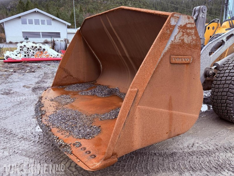 2014 Volvo Skuffe m/Stor BM hurtigfeste og slitedel - Rep.objekt - Навесное оборудование для Строительной техники: фото 1 2014 Volvo Skuffe m/Stor BM hurtigfeste og slitedel - Rep.objekt - Навесное оборудование для Строительной техники: фото 1