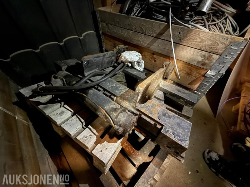 Nissan rotator med gaffler til truck - Навесное оборудование для Строительной техники: фото 1 Nissan rotator med gaffler til truck - Навесное оборудование для Строительной техники: фото 1