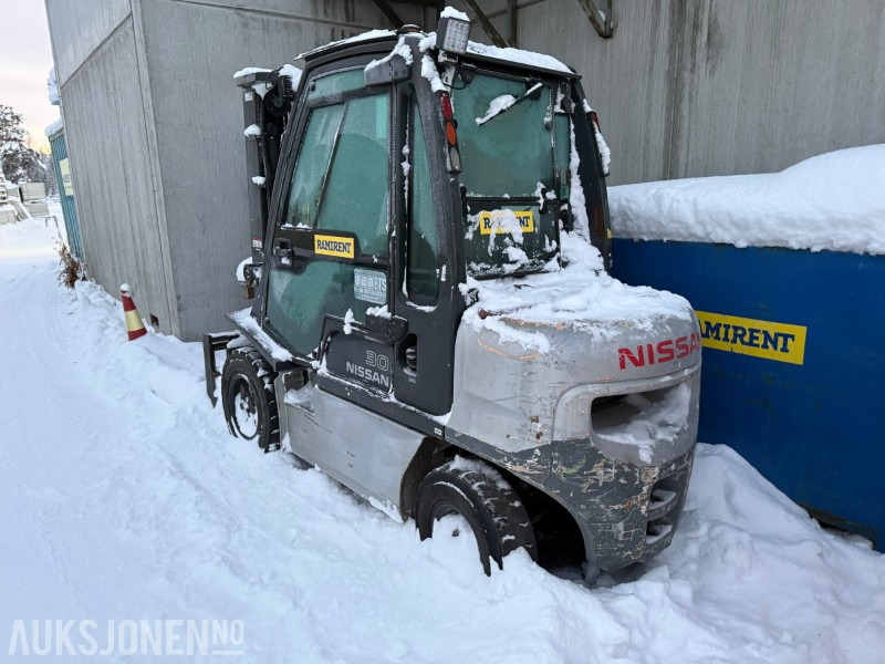 Nissan 30D dieseltruck – 2006-modell – 8 885 timer - Погрузочно-разгрузочная техника: фото 4 Nissan 30D dieseltruck – 2006-modell – 8 885 timer - Погрузочно-разгрузочная техника: фото 4