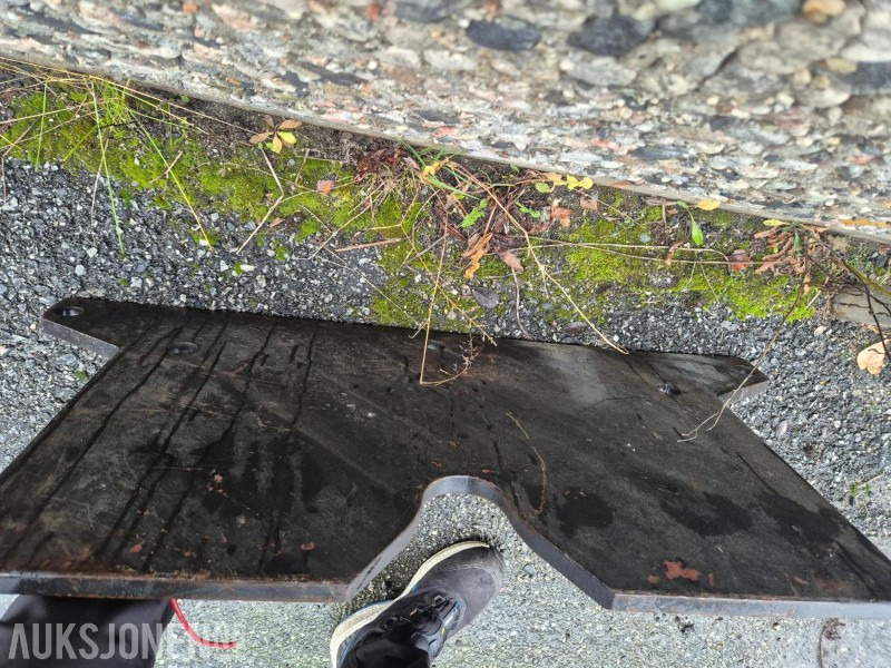 2011 Brøyteplate / brøytefeste til New Holland TS 110 - Сельскохозяйственная техника: фото 3 2011 Brøyteplate / brøytefeste til New Holland TS 110 - Сельскохозяйственная техника: фото 3