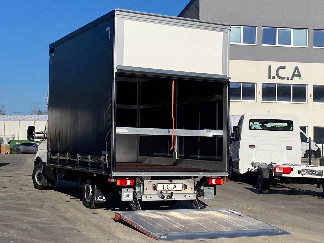 IVECO DAILY 35S18HP D30C | PRITSCHE PLANE + SCHLAFKABINE + LADERAMPE - Тентованный фургон: фото 5 IVECO DAILY 35S18HP D30C | PRITSCHE PLANE + SCHLAFKABINE + LADERAMPE - Тентованный фургон: фото 5