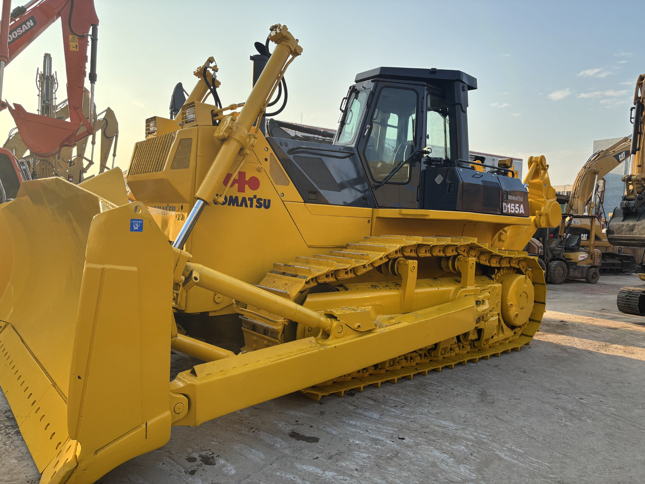 KOMATSU Excavadora Used Bulldozer Dozer D155A Tractor in Excellent Work Performance - Бульдозер: фото 2 KOMATSU Excavadora Used Bulldozer Dozer D155A Tractor in Excellent Work Performance - Бульдозер: фото 2