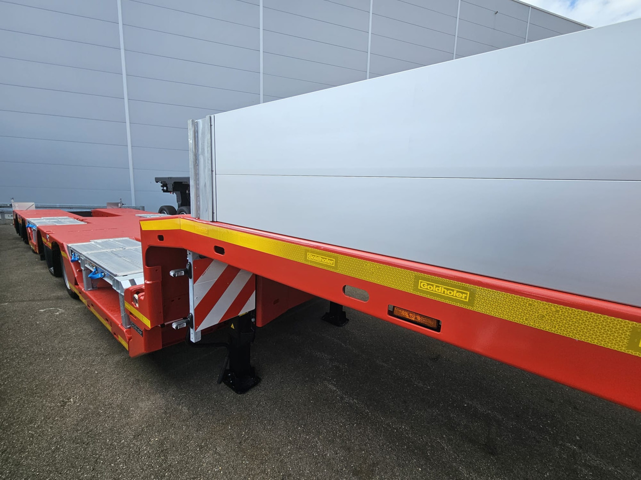 GOLDHOFER STN-L 4 (205) A RM2 "STEPSTAR" NEW - Низкорамный полуприцеп: фото 4 GOLDHOFER STN-L 4 (205) A RM2 "STEPSTAR" NEW - Низкорамный полуприцеп: фото 4