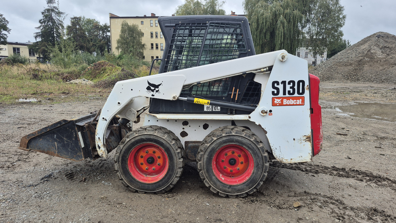 BOBCAT S130 - Мини-погрузчик с бортовым поворотом: фото 2 BOBCAT S130 - Мини-погрузчик с бортовым поворотом: фото 2