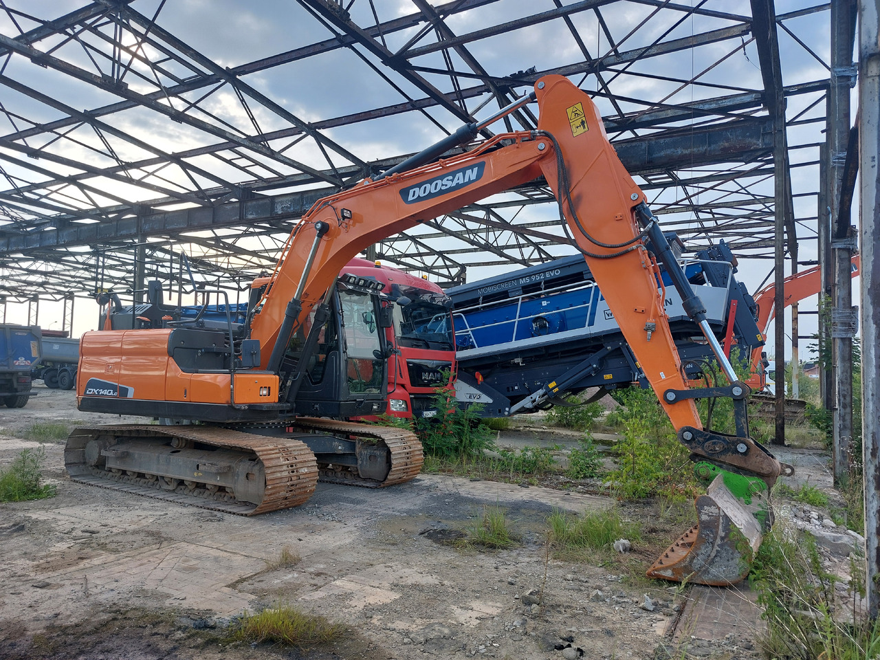 DOOSAN DX140LC-5 - Гусеничный экскаватор: фото 2 DOOSAN DX140LC-5 - Гусеничный экскаватор: фото 2
