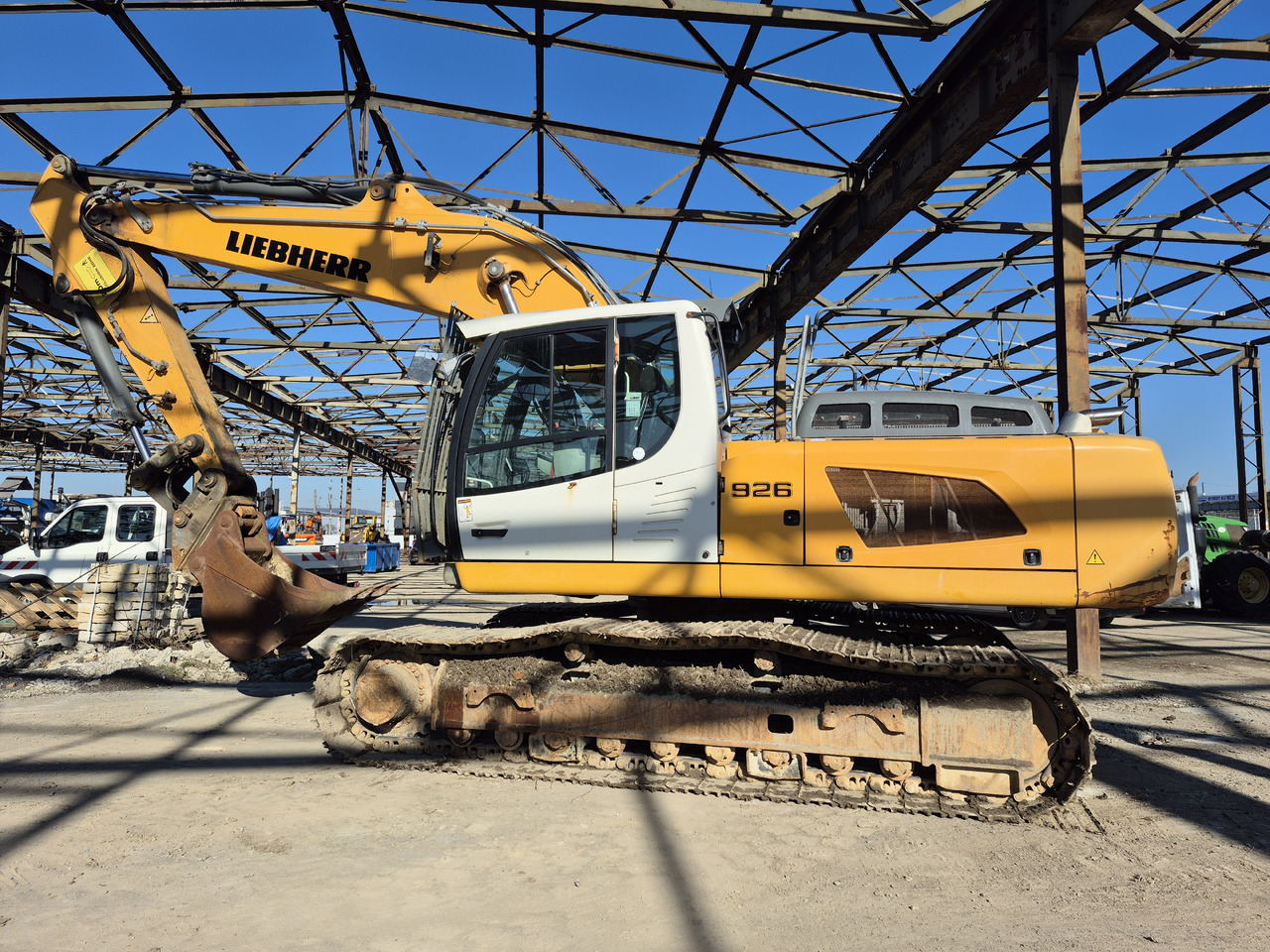 LIEBHERR R926LC - Гусеничный экскаватор: фото 1 LIEBHERR R926LC - Гусеничный экскаватор: фото 1