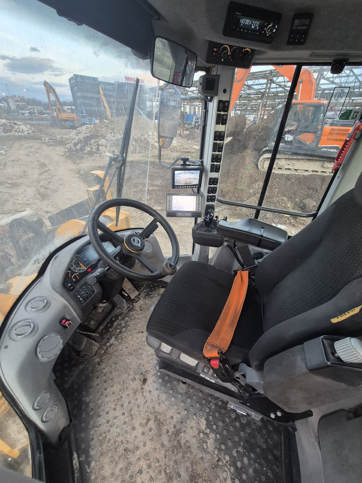 Колёсный погрузчик VOLVO L180H: фото 13