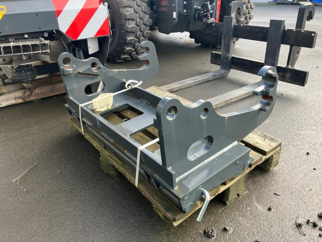 ADAPTER SCHÄFFER AUF EURO-AUFNAHME - Фронтальный погрузчик для трактора: фото 1 ADAPTER SCHÄFFER AUF EURO-AUFNAHME - Фронтальный погрузчик для трактора: фото 1