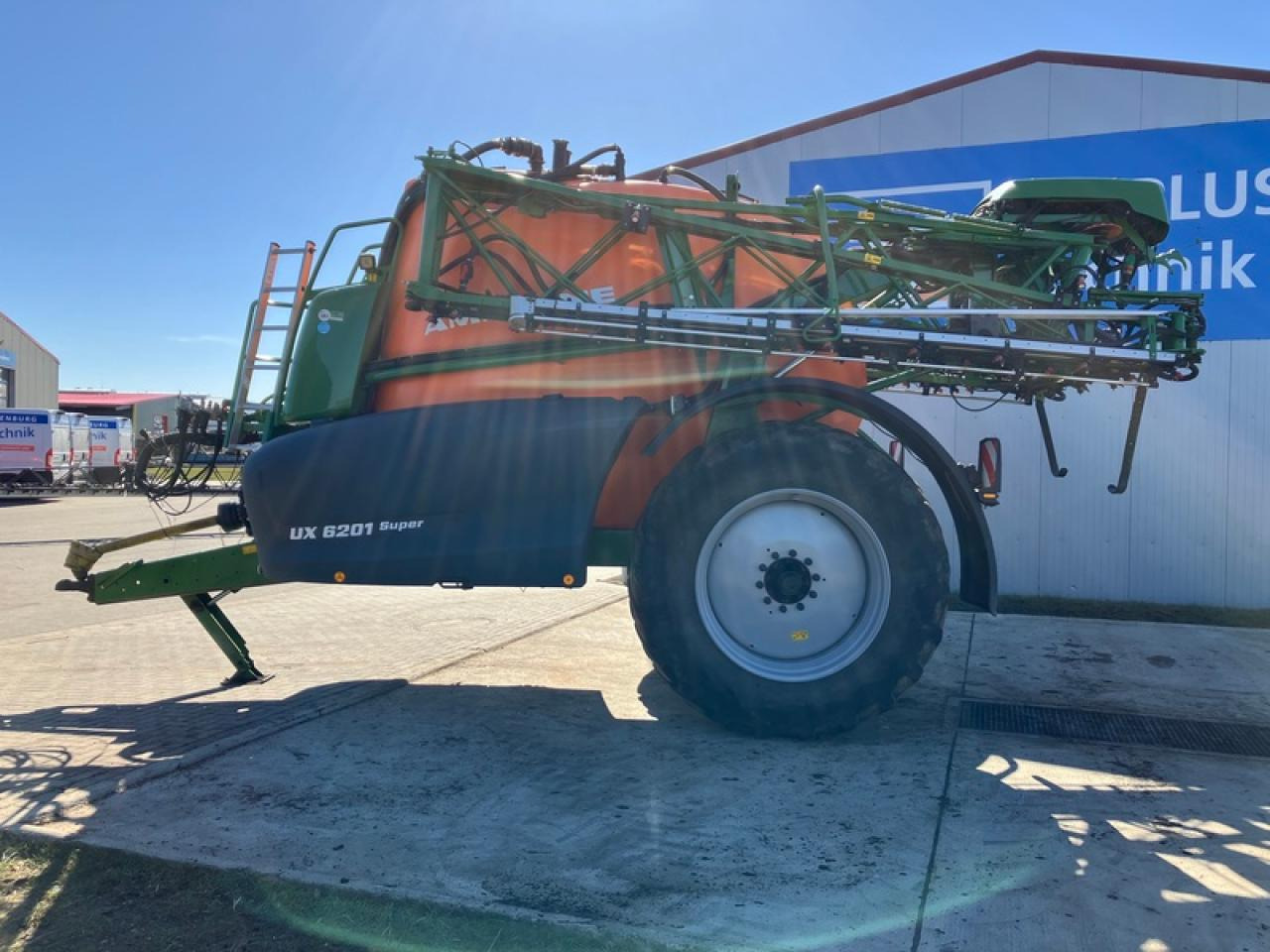 Amazone UX 6201 SUPER - Прицепной опрыскиватель: фото 2 Amazone UX 6201 SUPER - Прицепной опрыскиватель: фото 2