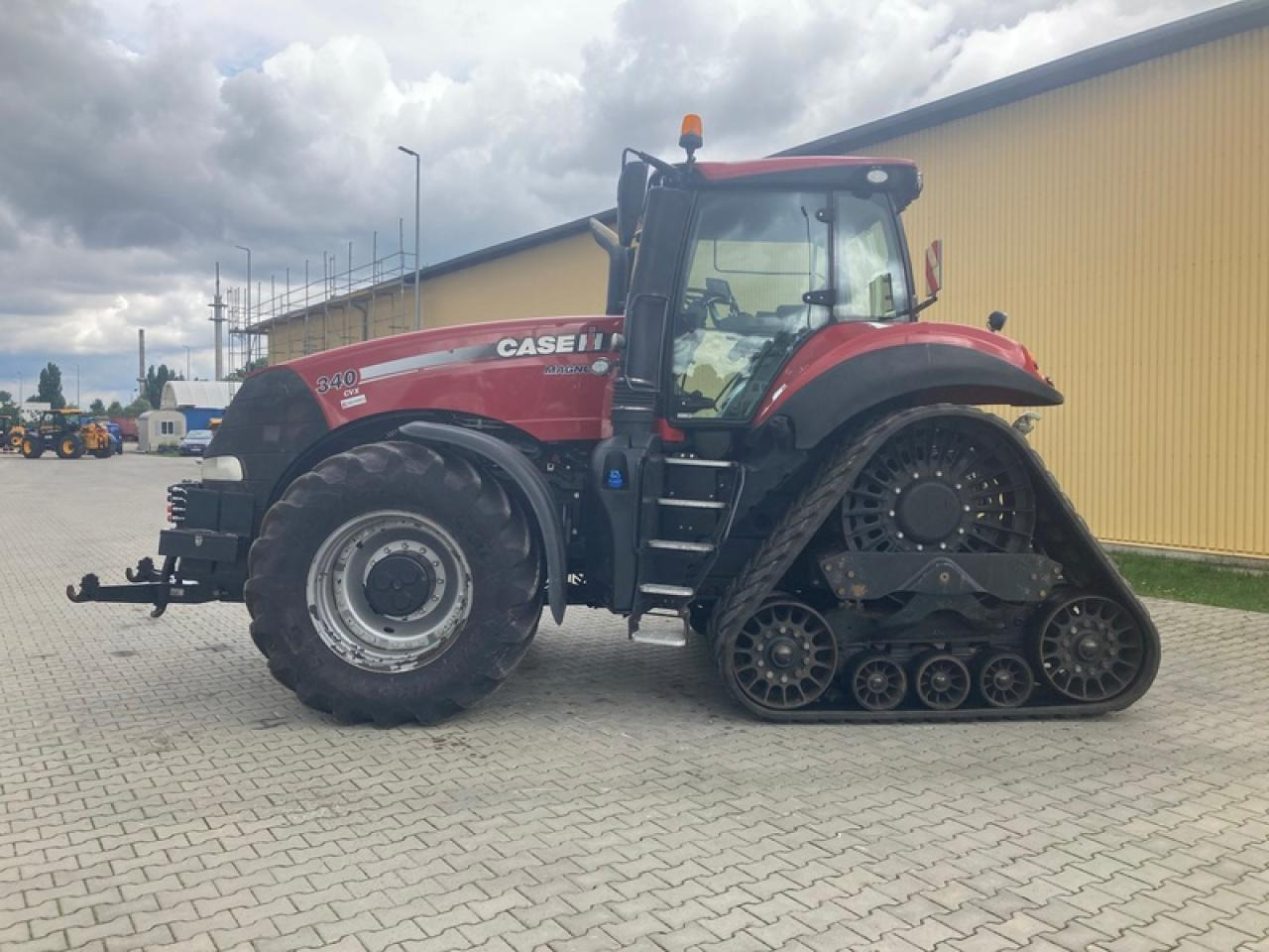 Case-IH MAGNUM 340 CVX ROWTRAC - Трактор: фото 2 Case-IH MAGNUM 340 CVX ROWTRAC - Трактор: фото 2