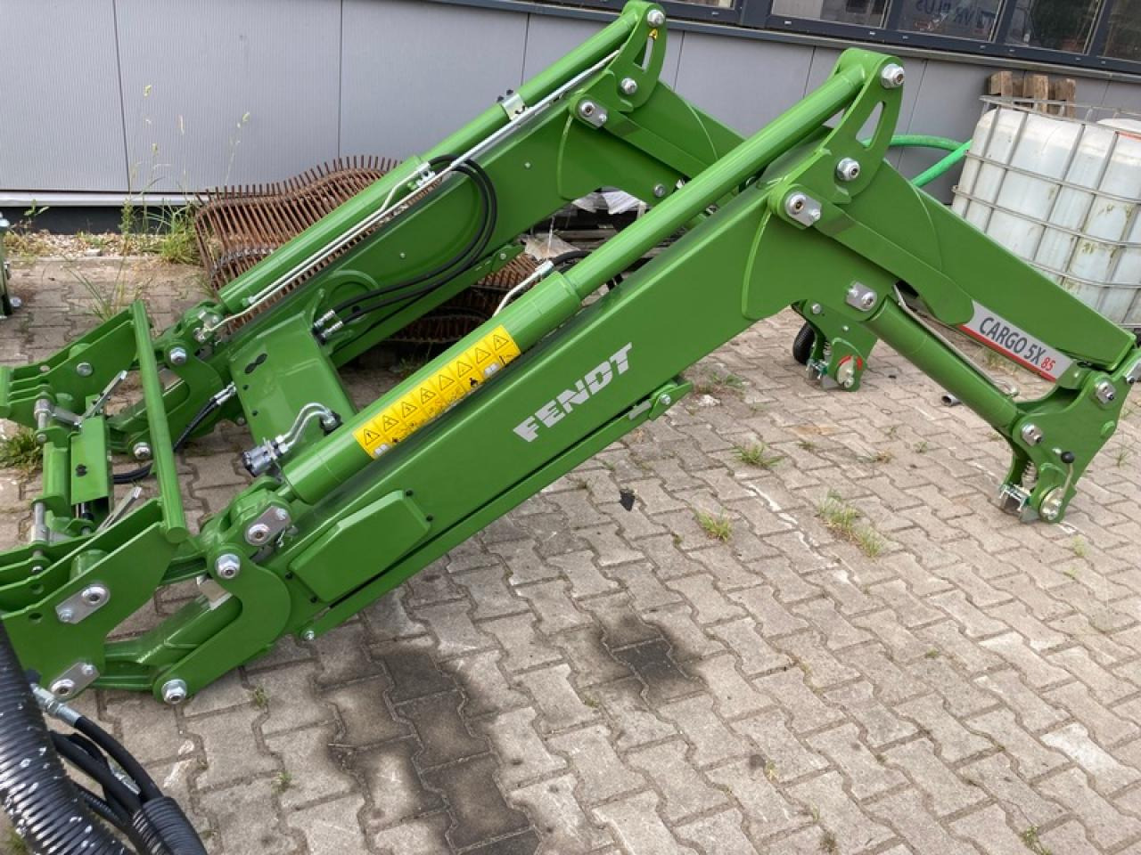Fendt FRONTLADER CARGO 5X85 AKTION - Фронтальный погрузчик для трактора: фото 1 Fendt FRONTLADER CARGO 5X85 AKTION - Фронтальный погрузчик для трактора: фото 1