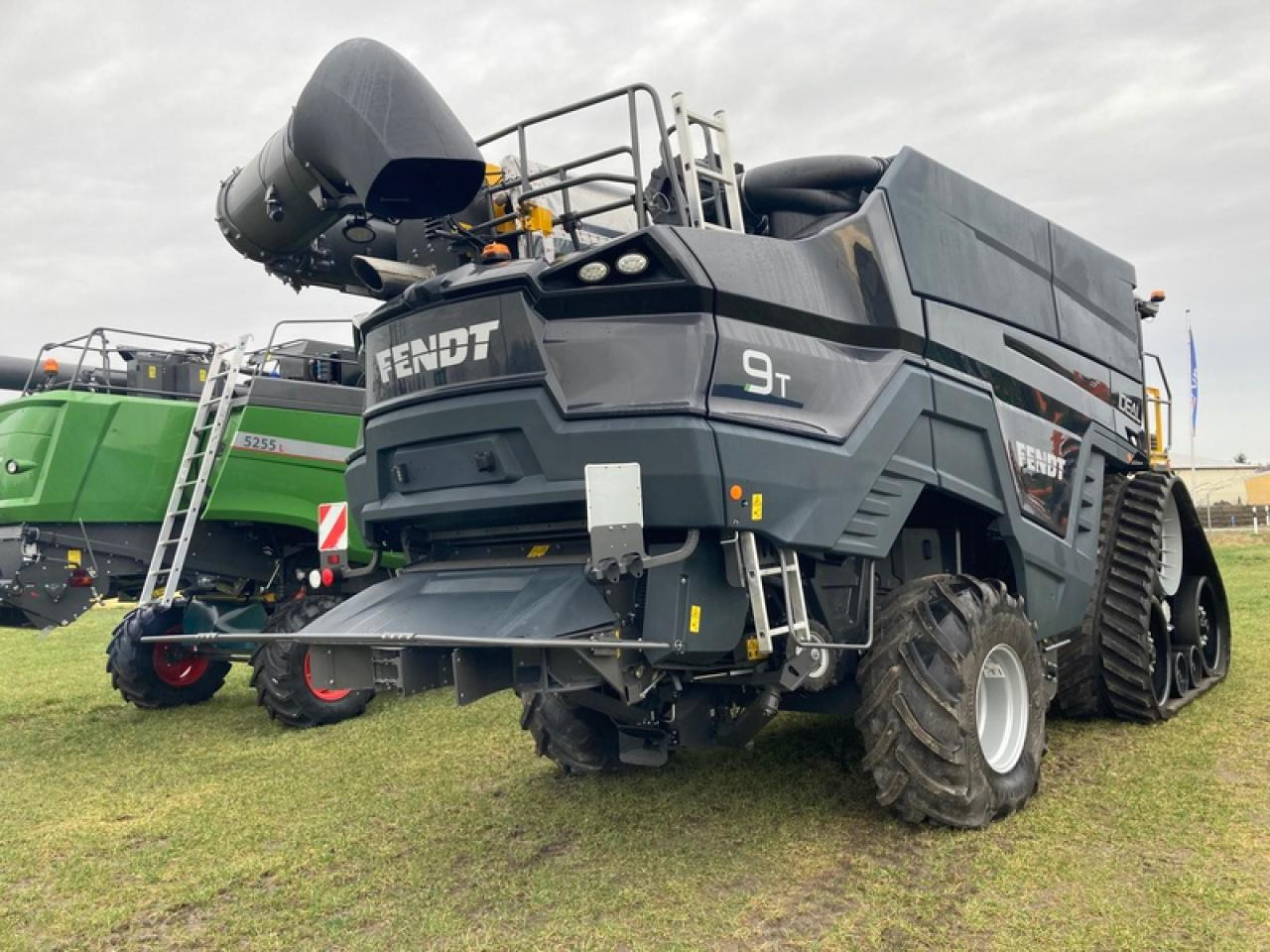 Fendt IDEAL 9 INKL. SCHNEIDWERK+WAGEN - Зерноуборочный комбайн: фото 4 Fendt IDEAL 9 INKL. SCHNEIDWERK+WAGEN - Зерноуборочный комбайн: фото 4